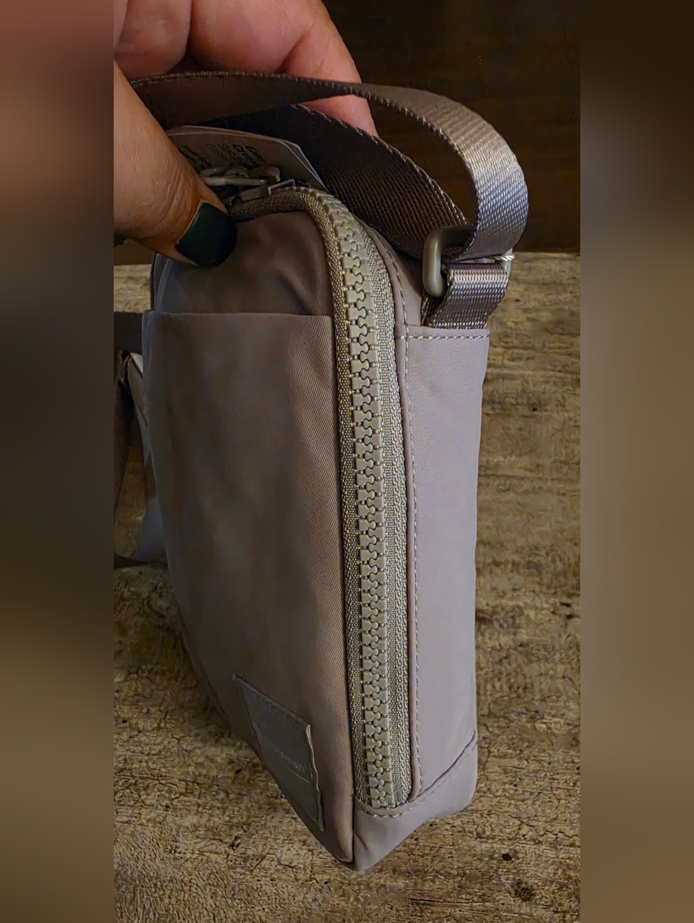 NWT Lululemon Grey Easy Access Crossbody Bag 1.5L Unisex - Picture 4 of 16